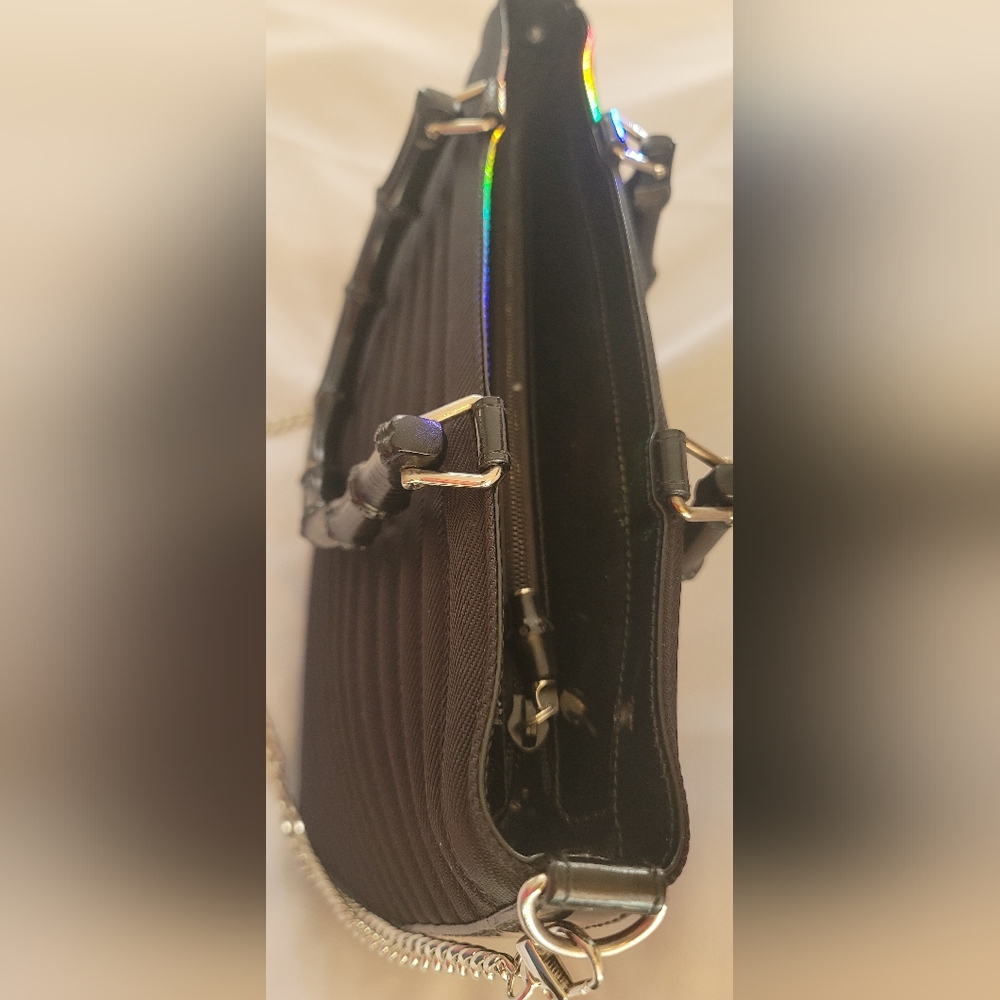 GUCCI Black Nylon Handbag With Bamboo Hand Straps - Picture 4 of 14
